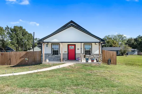 1713 Pine St, Hearne, TX 77859