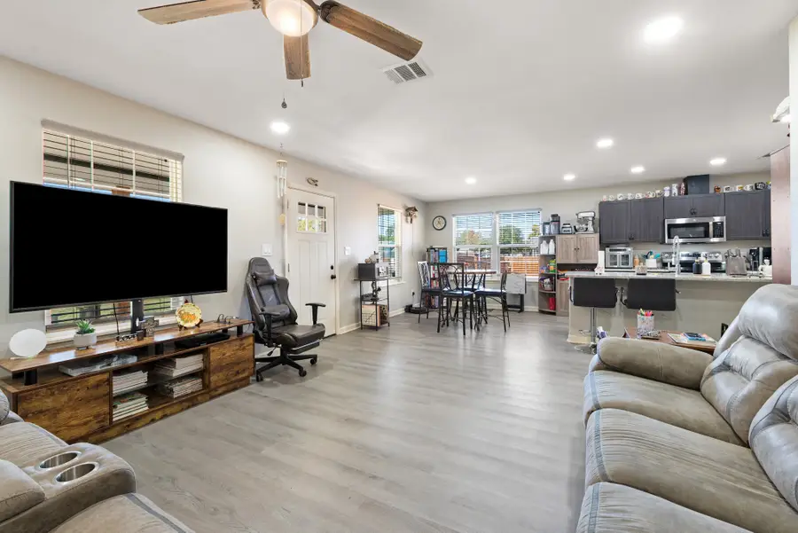 1713 Pine St, Hearne, TX 77859 - Image #2