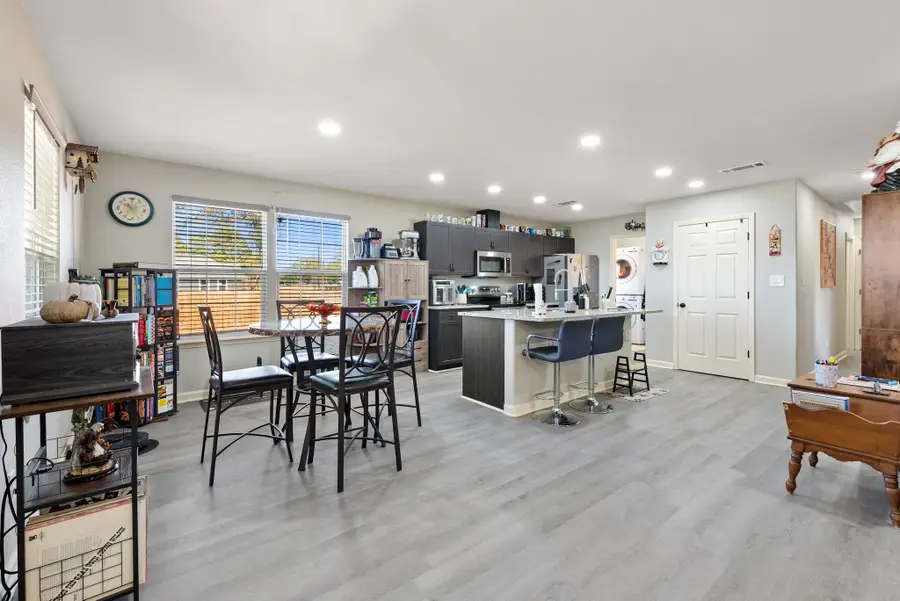 1713 Pine St, Hearne, TX 77859 - Image #3