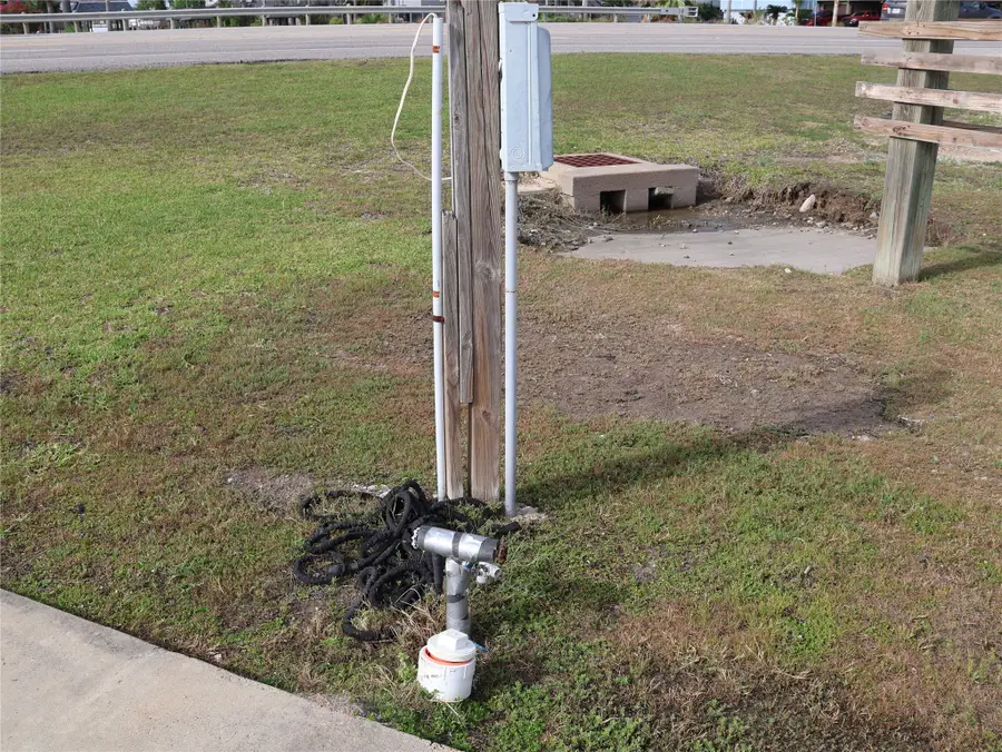 3401 Highway 6, Hitchcock, TX 77563 - #2