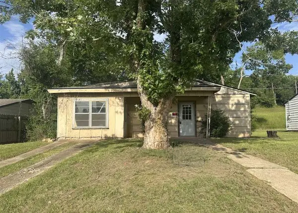 708 Northaven Drive, Lone Star, TX 75668