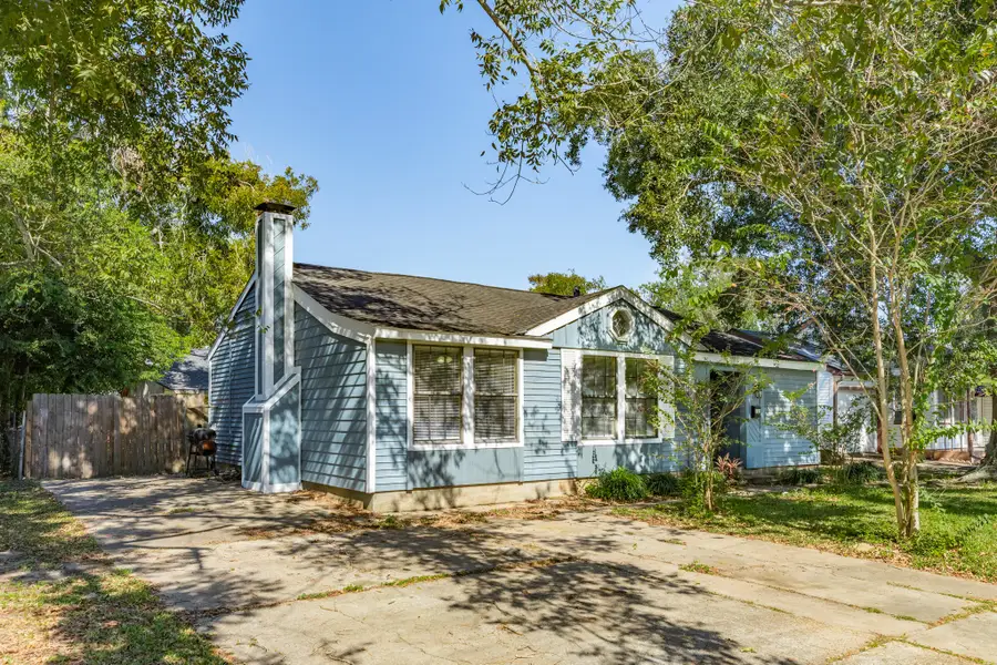 731 Kyle Street, Angleton, TX 77515 - Image #2