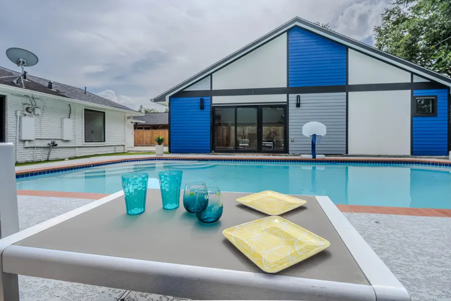 6518 Kury Lane, Houston, TX 77008 - Image #2