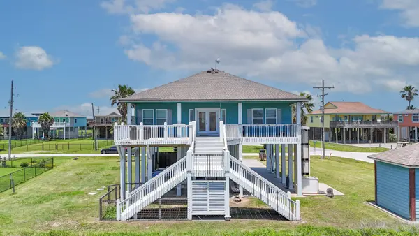 2010 Vista Dr, Crystal Beach, TX 77650