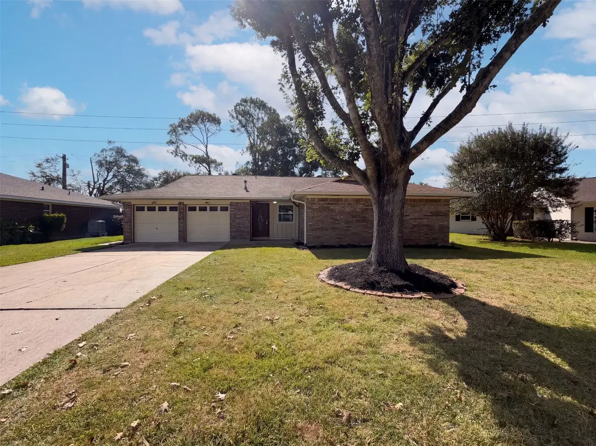 609 Heather Lane, Friendswood, TX 77546 - #1