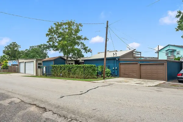 4415 W Bayshore Drive, Bacliff, TX 77518