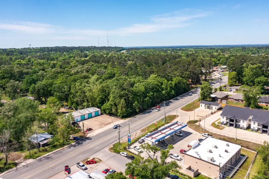 910 Church Street E, Livingston, TX 77351 - #2