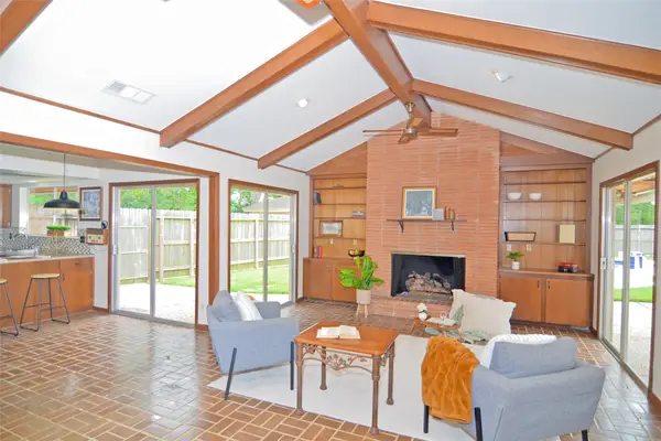 823 Timber Cove Drive, Seabrook, TX 77586