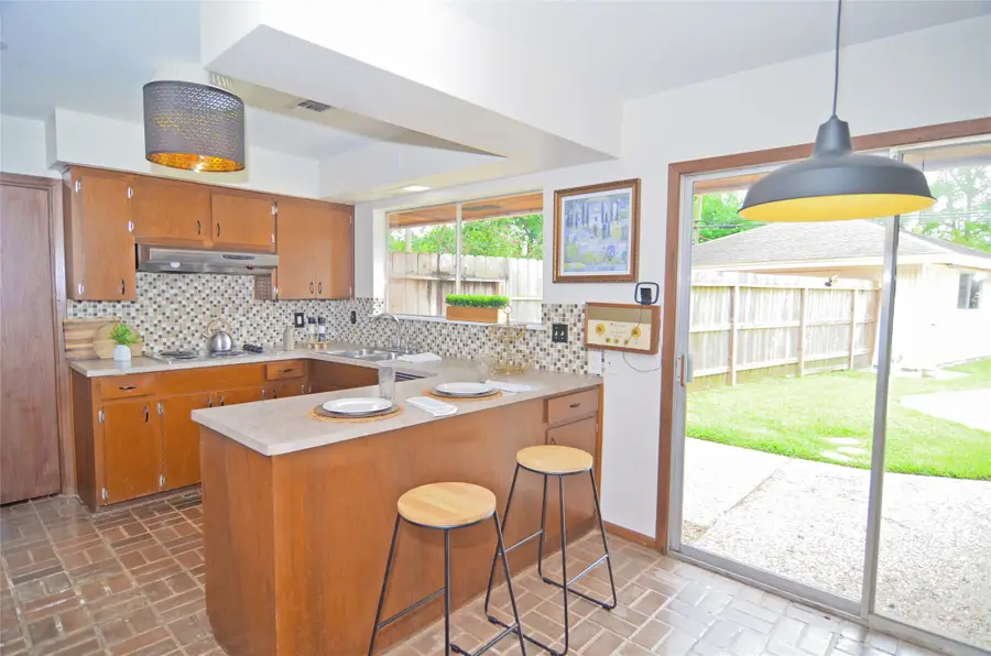 823 Timber Cove Drive, Seabrook, TX 77586 - Image #3