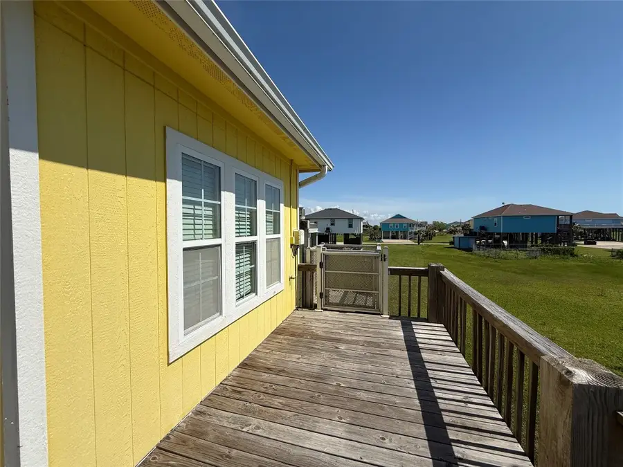 978 Mary Ann, Crystal Beach, TX 77650 - #2