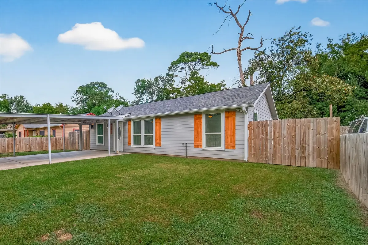 9037 Linda Vista Road, Houston, TX 77078 - Image #1