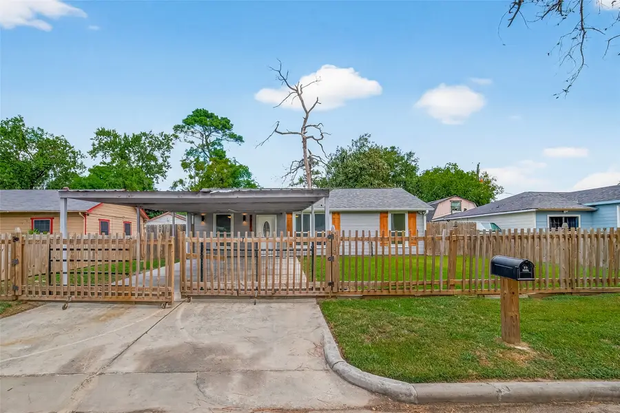 9037 Linda Vista Road, Houston, TX 77078 - Image #2