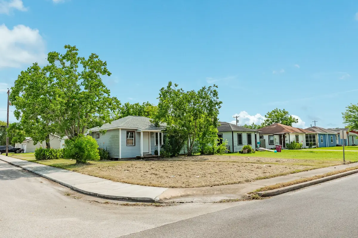 1130 W 8th Street, Freeport, TX 77541 - #1
