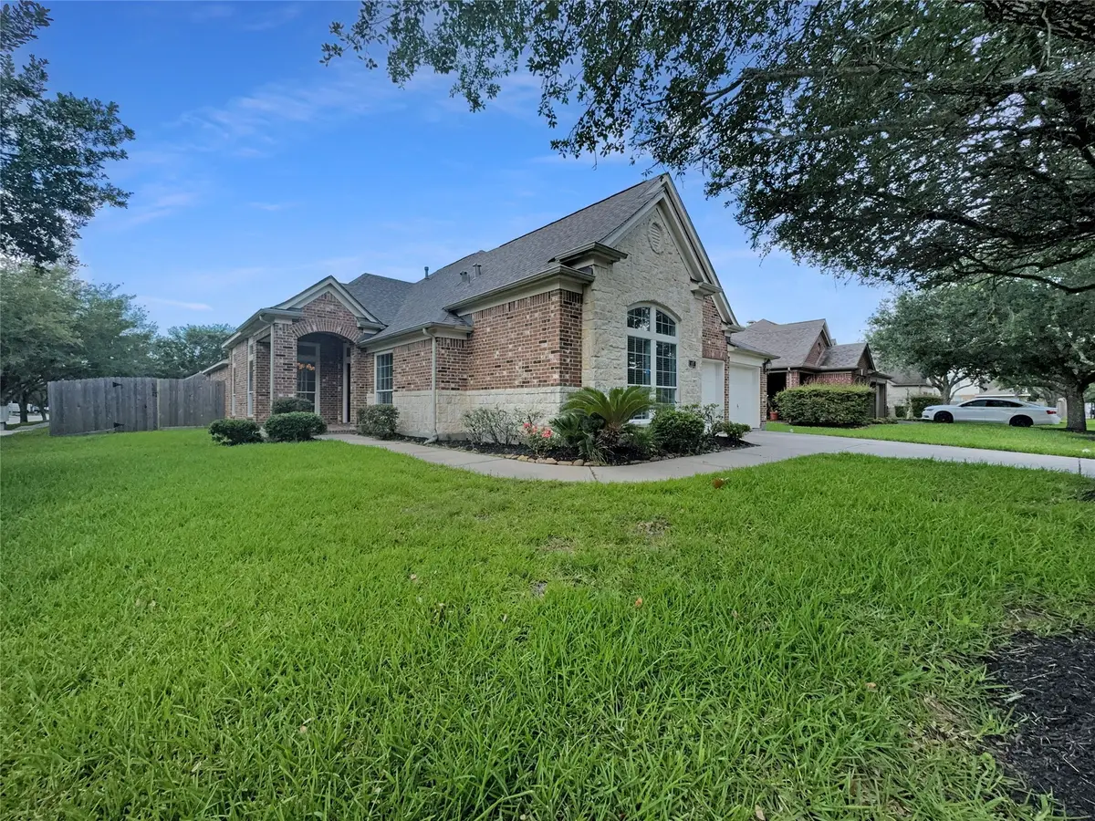 607 Red Oak Canyon Lane, La Marque, TX 77568 - Image #1