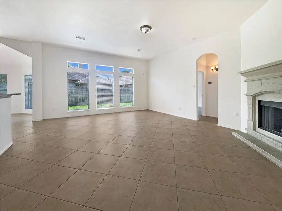 607 Red Oak Canyon Lane, La Marque, TX 77568 - Image #3