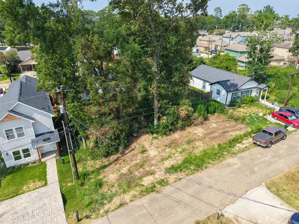 16712 E Ivanhoe, Montgomery, TX 77316