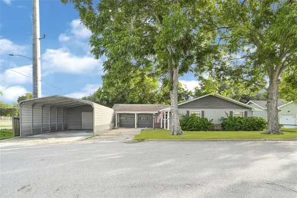 6713 Lawrence Road, Hitchcock, TX 77563