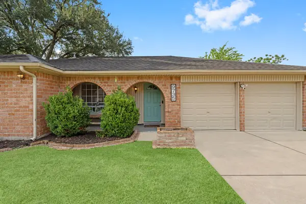 9735 Kemp Forest Drive, Houston, TX 77080