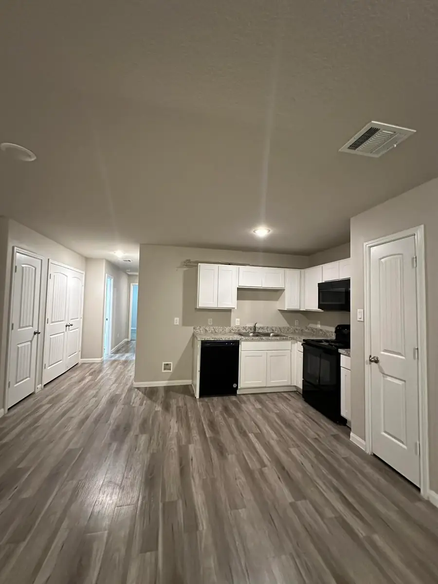 627 W Live Oak Street, Angleton, TX 77515 - #3