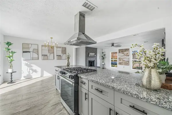 713 Sugar Hill Drive, La Porte, TX 77571