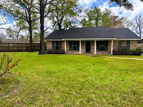 8639 Cedarbrake Drive, Spring Valley Village, TX 77055