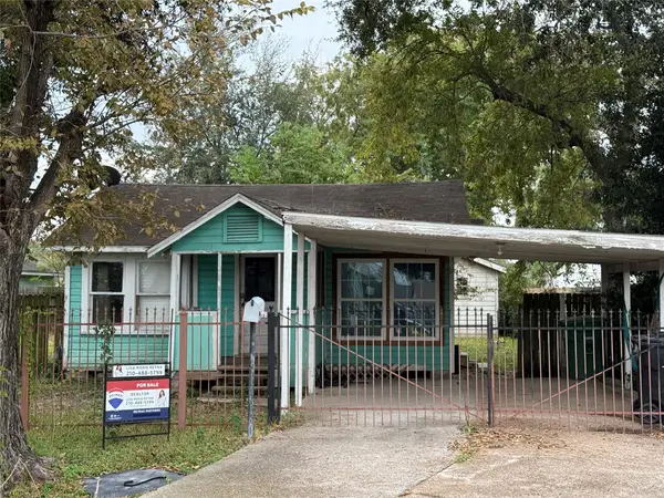 64 Neyland Street, Houston, TX 77022