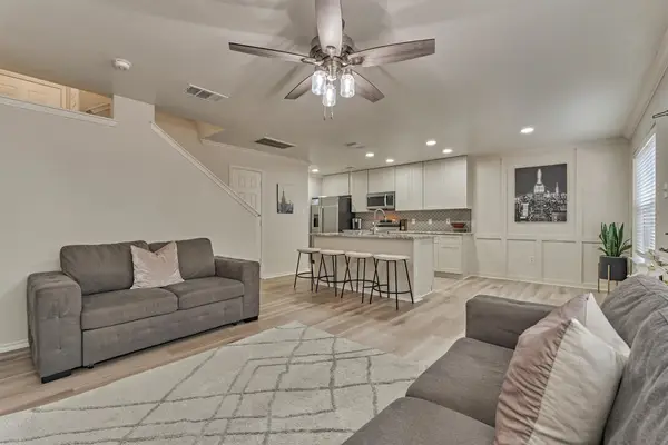 111 N Villa Oaks Drive, The Woodlands, TX 77382