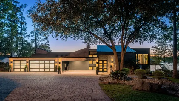 15721 Lakeway Drive, Willis, TX 77318