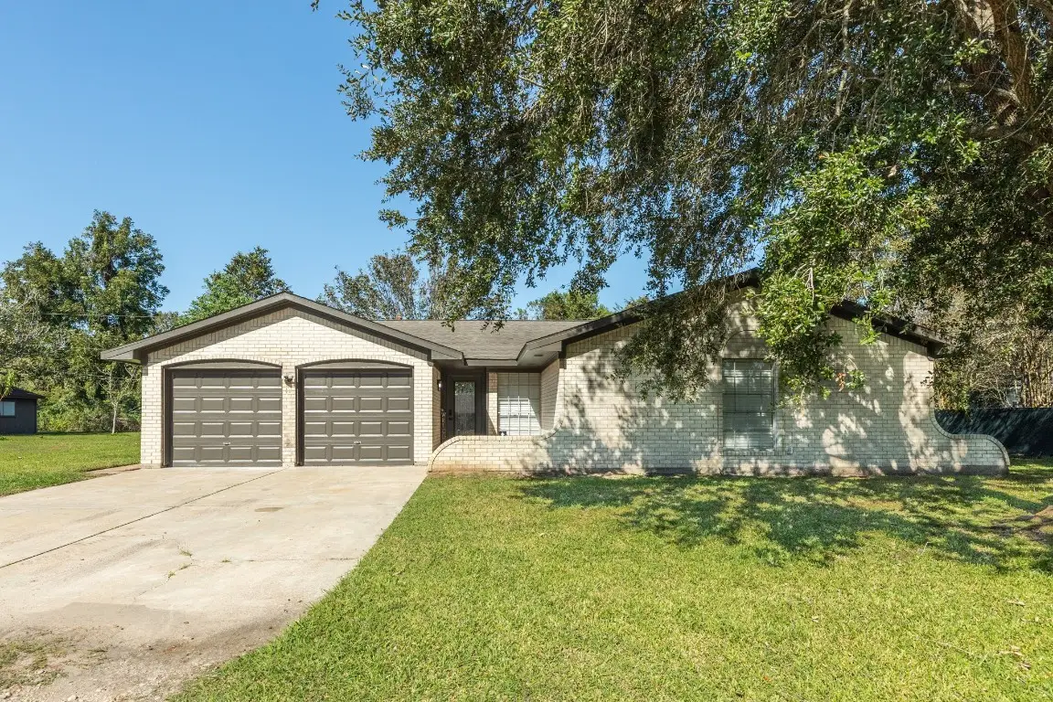 114 Singleton Street, Jones Creek, TX 77541 - #1