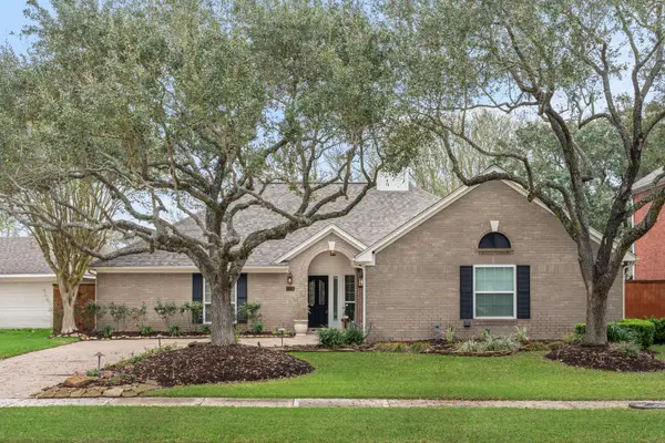 1418 Briarbend Drive, Sugar Land, TX 77479