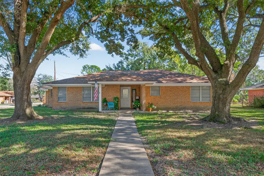 212 Lindsey Avenue, Bay City, TX 77414 - Image #2