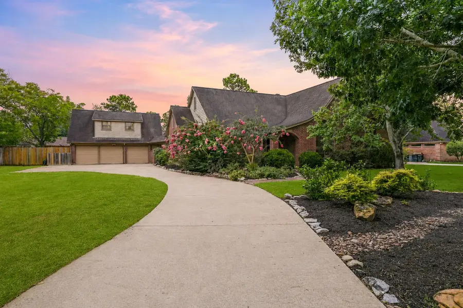 1207 W Edgewood Drive, Friendswood, TX 77546 - #2