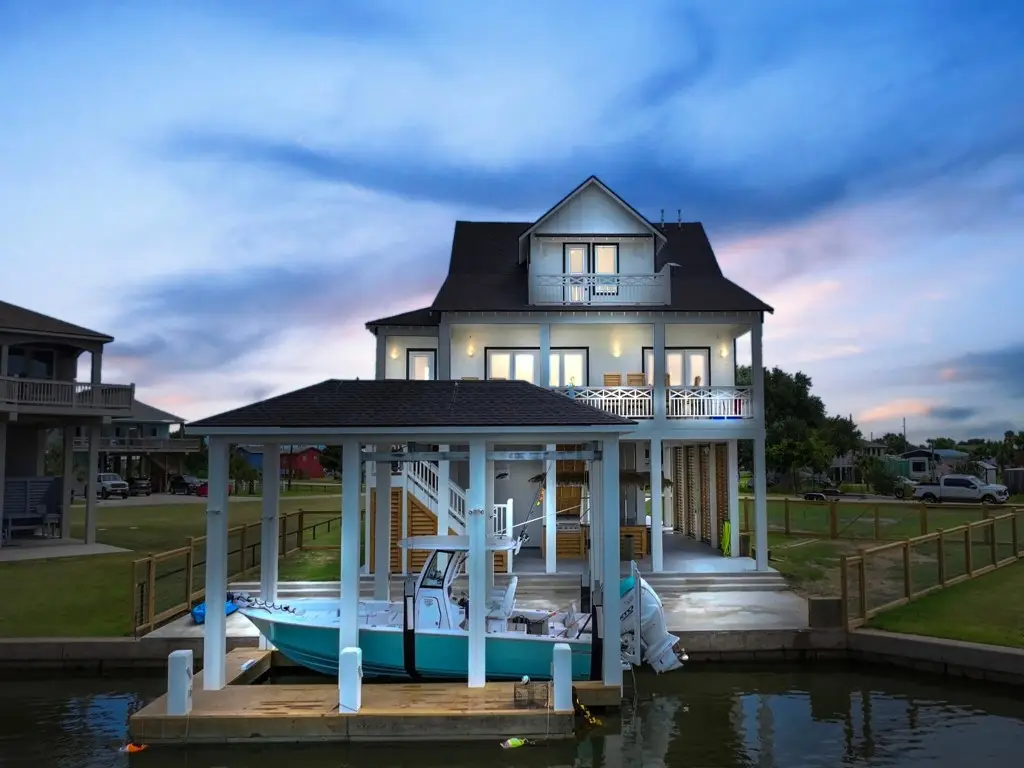 1060 Waterways Drive, Crystal Beach, TX 77650 - #1