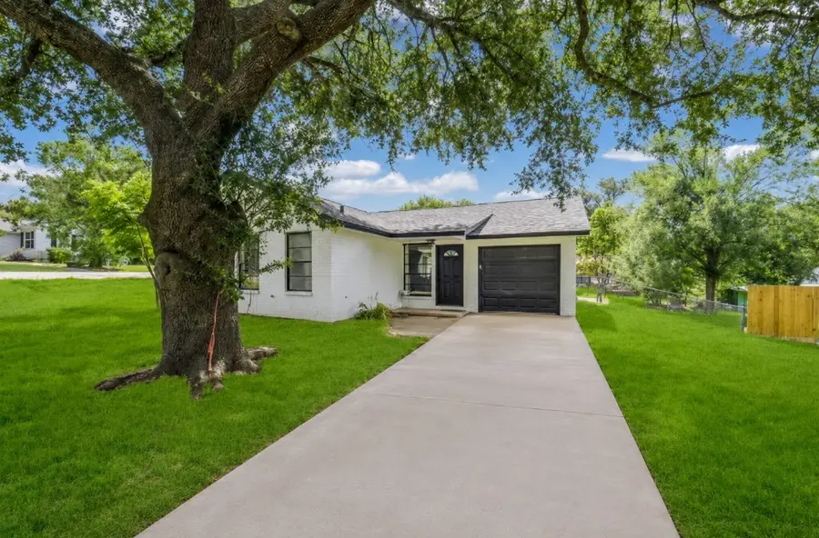 221 N Baron Street, Bellville, TX 77418 - #2