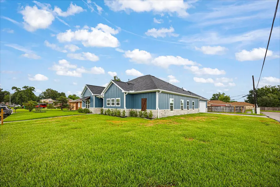 5300 Hemlock Drive, Baytown, TX 77521 - #3