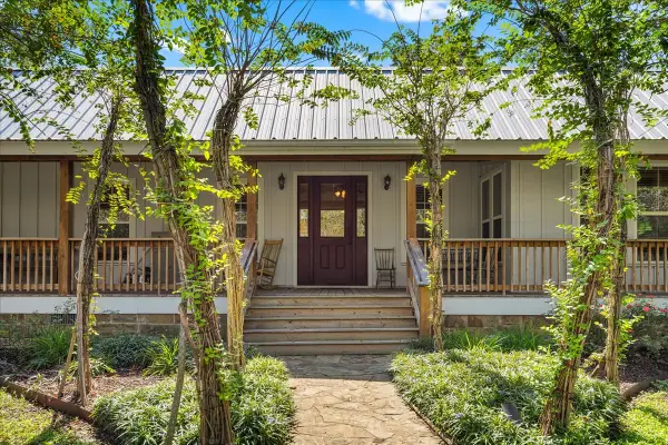 165 Sadie Ln Lane, Round Top, TX 78954