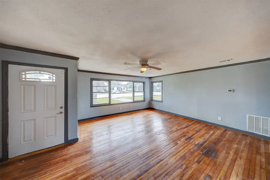 616 19th Avenue N, Texas City, TX 77590 - #3