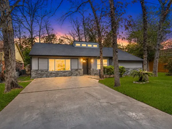 13 Moon Valley Court, Panorama Village, TX 77304