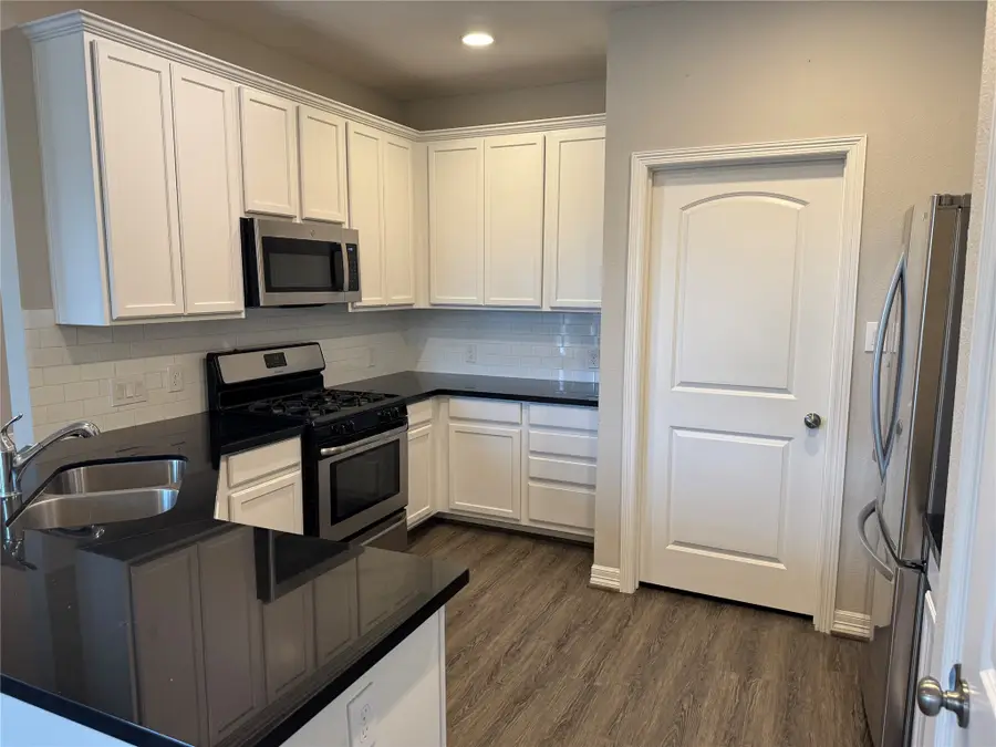 717 High Oaks, Bellville, TX 77418 - Image #3