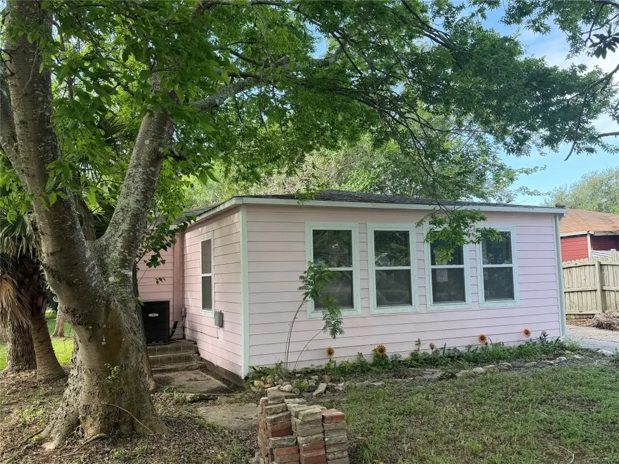 303 Magnusson Avenue, Palacios, TX 77465 - #3