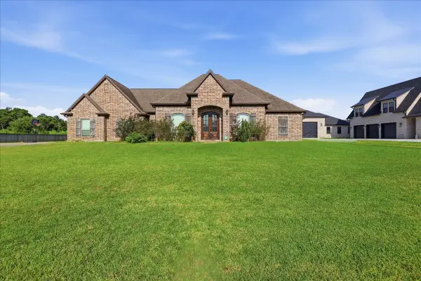 160 Colonial Estates Drive, Bridge City, TX 77611