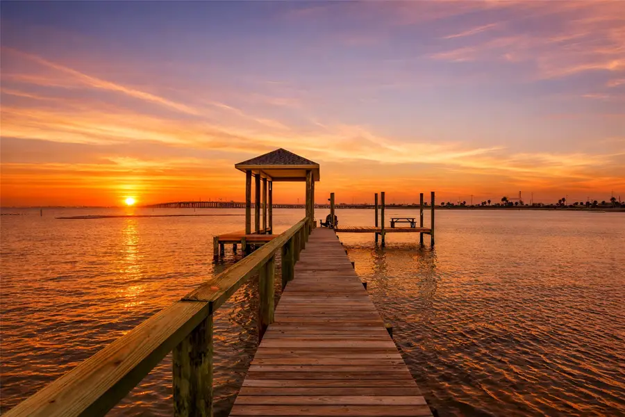 9208 W Bay Road, Galveston, TX 77554 - Image #2