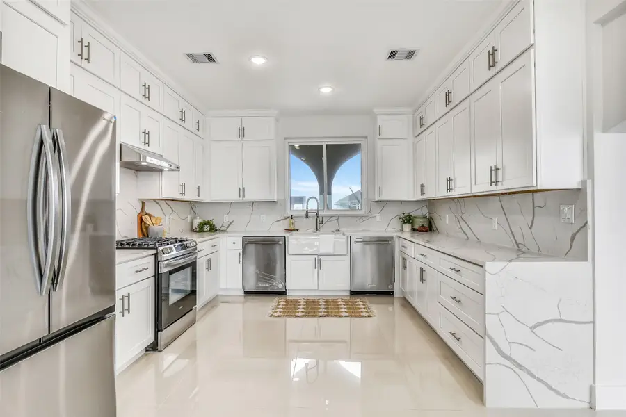 9208 W Bay Road, Galveston, TX 77554 - Image #3