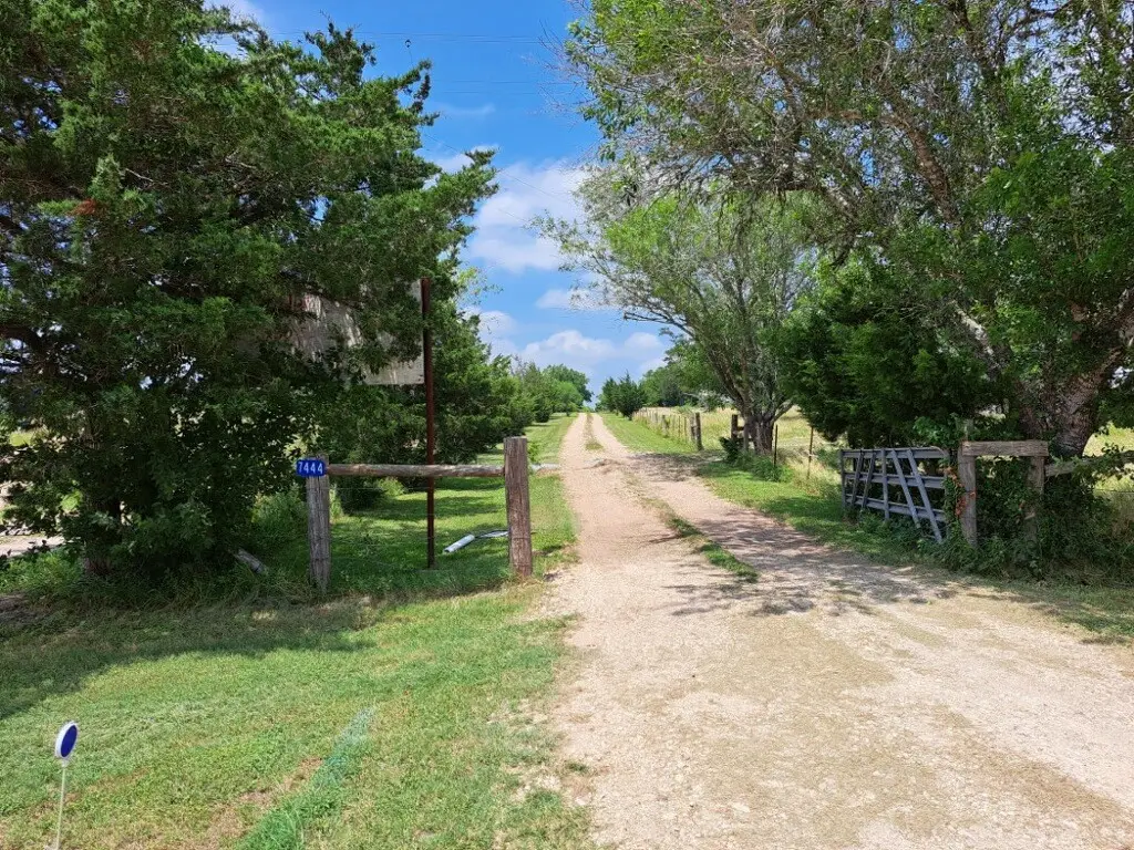7442 W State Highway 159, Fayetteville, TX 78940 - Image #1