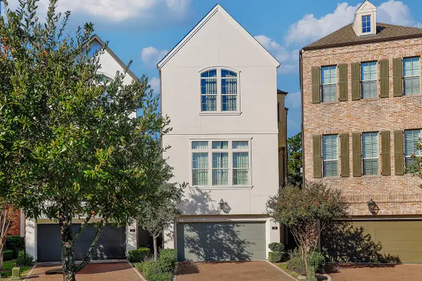 10 Wooded Park Place, The Woodlands, TX 77380