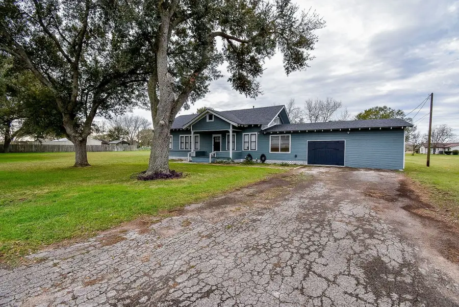 807 Clipson Road, Eagle Lake, TX 77434 - Image #2