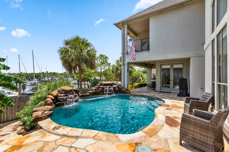 4 Mariners Lane, Kemah, TX 77565 - Image #2