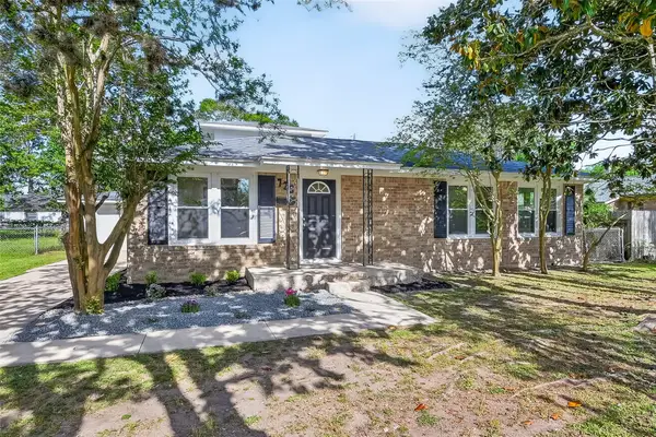 729 Loggins Drive, West Columbia, TX 77486