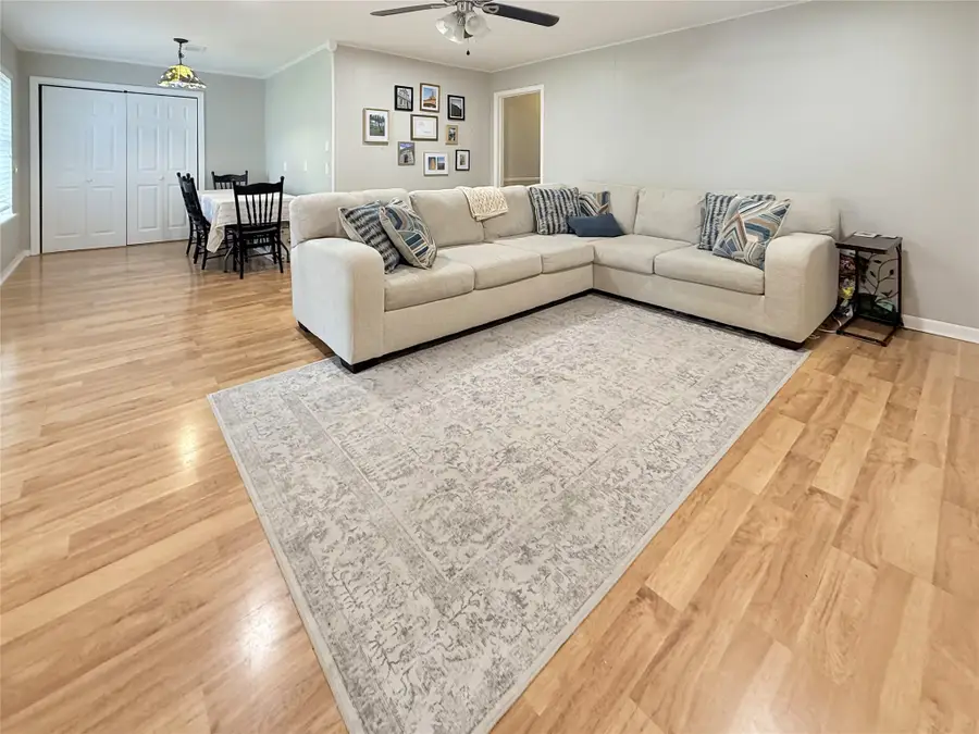 315 Pine Street, Lake Jackson, TX 77566 - #2