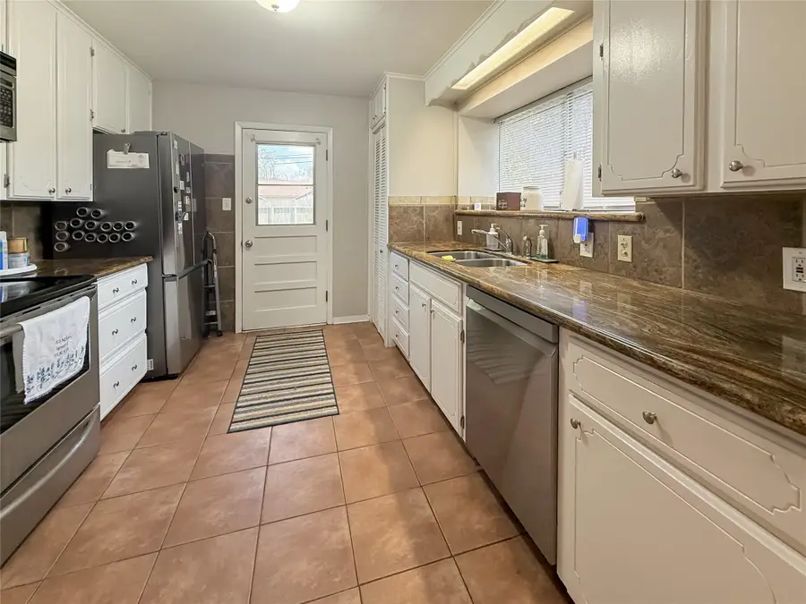 315 Pine Street, Lake Jackson, TX 77566 - #3